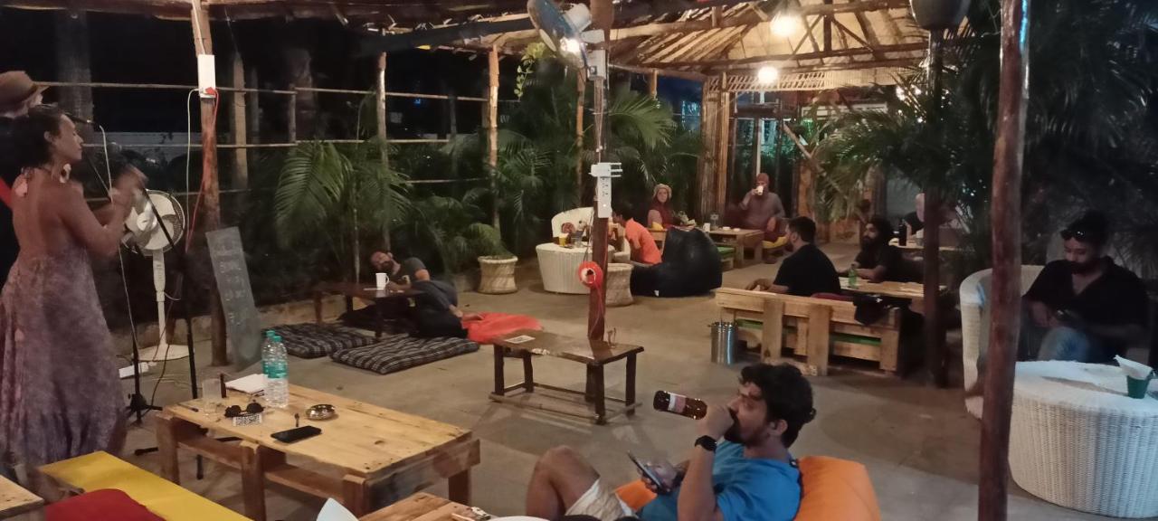 Red Monkeys Hostel Arambol Exteriör bild